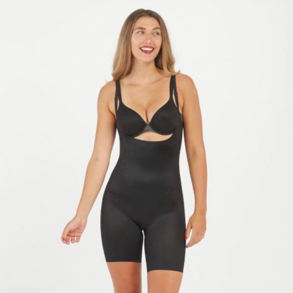 Spanx Bodysuit Open Bust Mid Thigh Ladies Medium in Very Black Shapewear